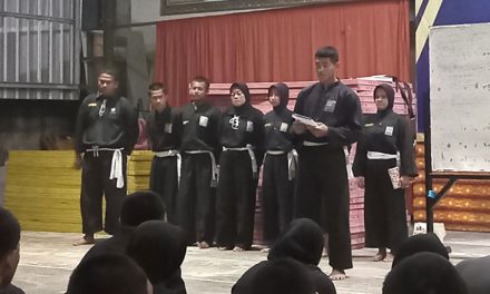 Meningkatkan Skill Public Speaking, Siswa Putih PSHT Banjarbaru Dilatih Cara Presentasi